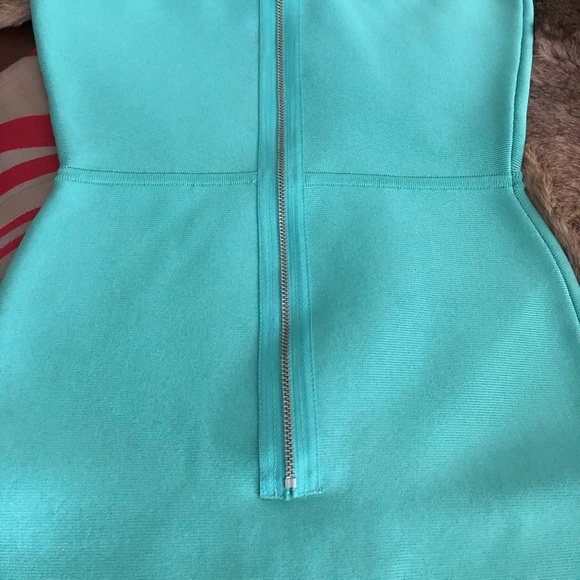 NWT BCBGMAXAZRIA Gisela bandage dress. - Picture 6 of 10